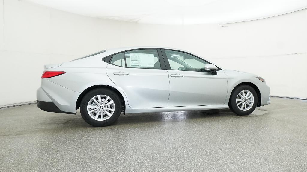 2025 Toyota Camry LE photo 22