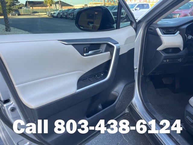 2021 Toyota RAV4 XLE photo 2