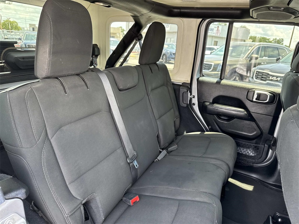 2020 Jeep Wrangler Unlimited Sahara photo 20