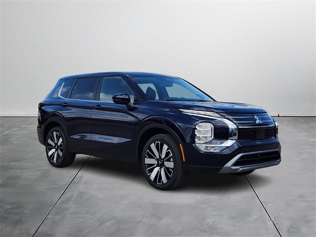 2025 Mitsubishi Outlander SE's photo