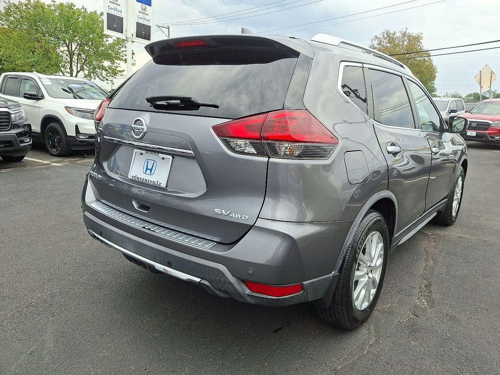 2019 Nissan Rogue SV photo 6