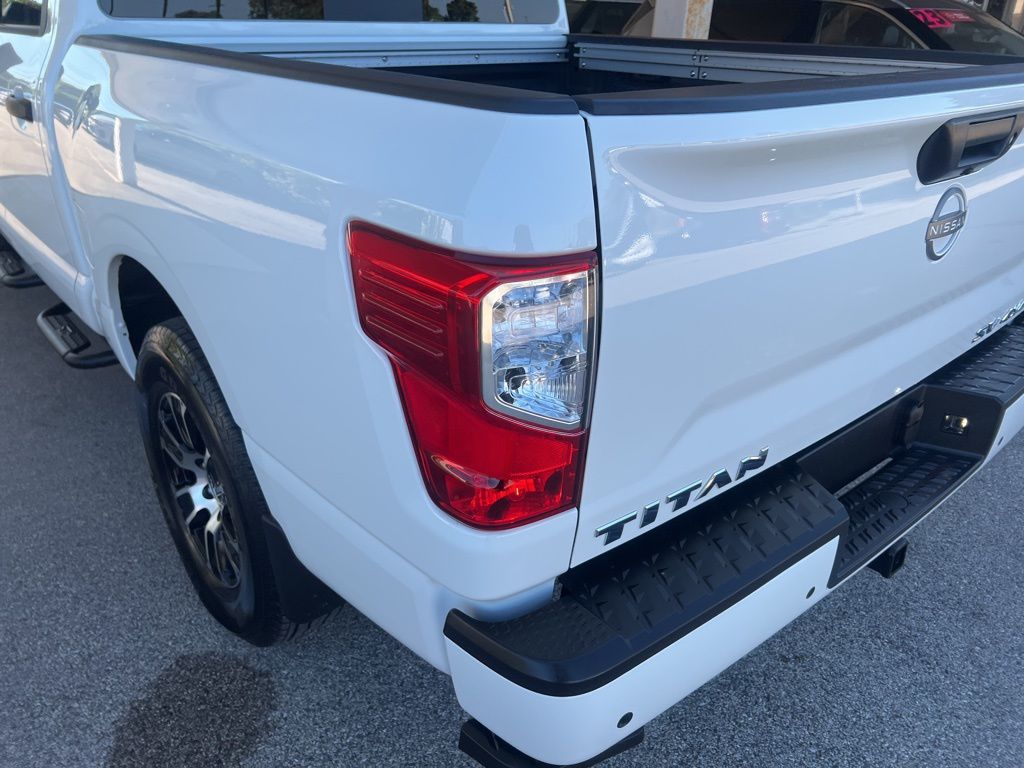 2024 Nissan Titan Crew Cab photo 26
