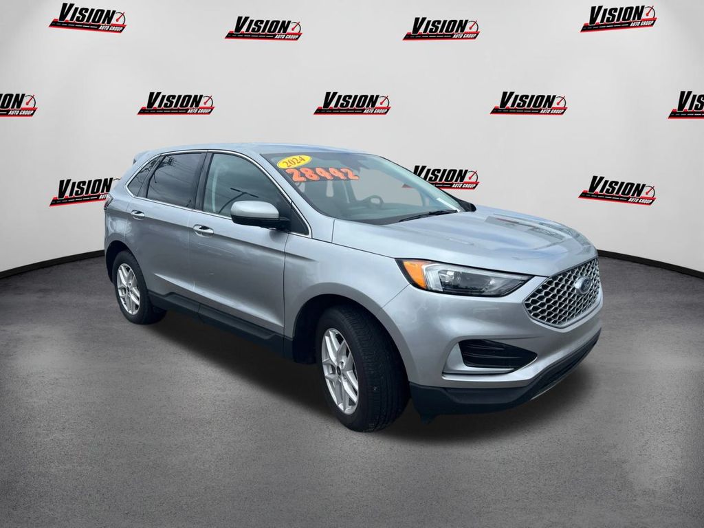 2024 Ford Edge SEL photo 3