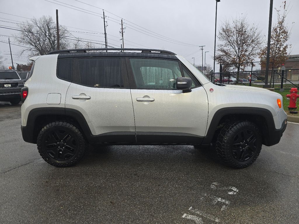 2018 Jeep Renegade Trailhawk photo 3