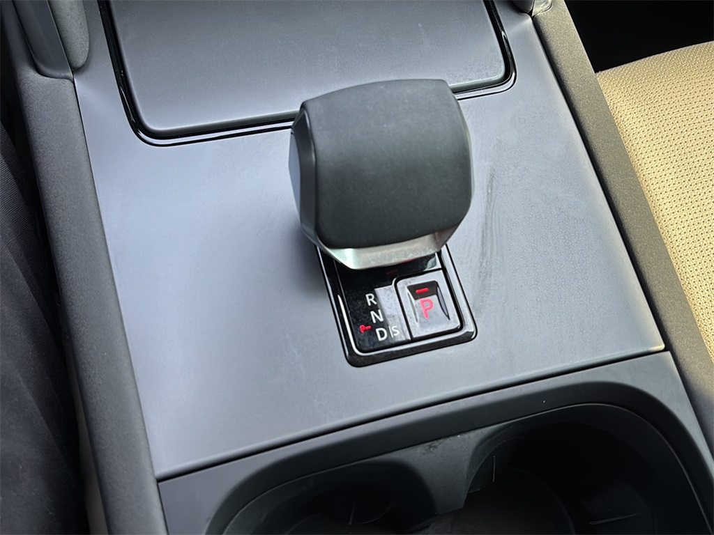 2025 Land Rover Discovery Sport S photo 19