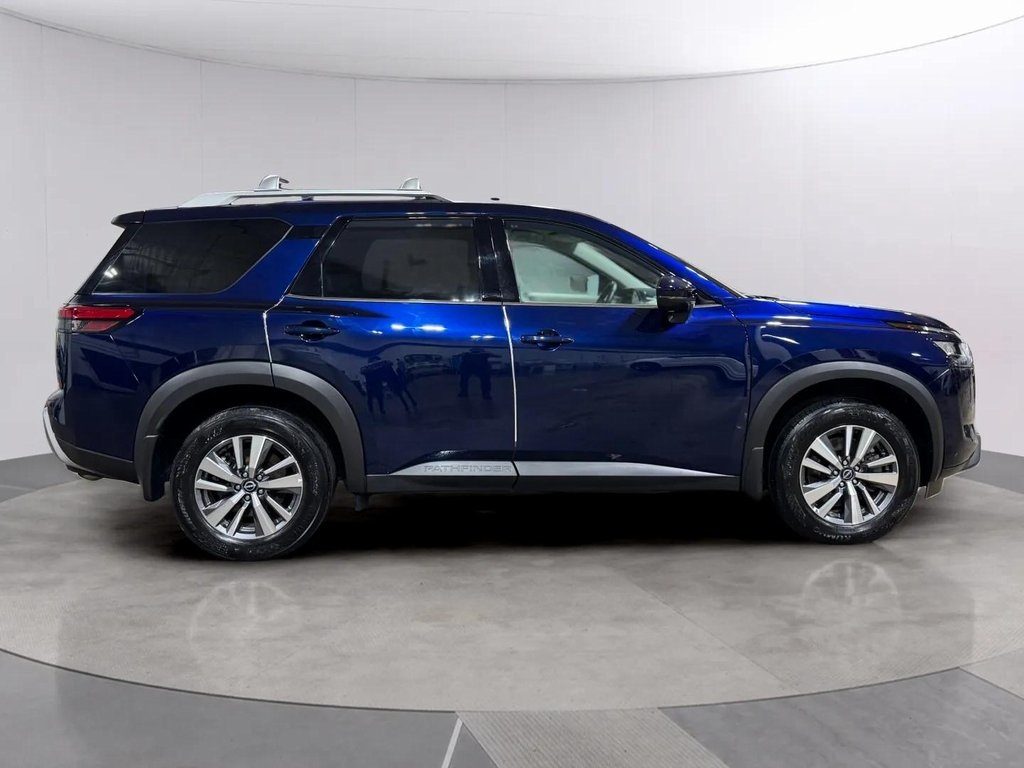 2023 Nissan Pathfinder SL photo 3