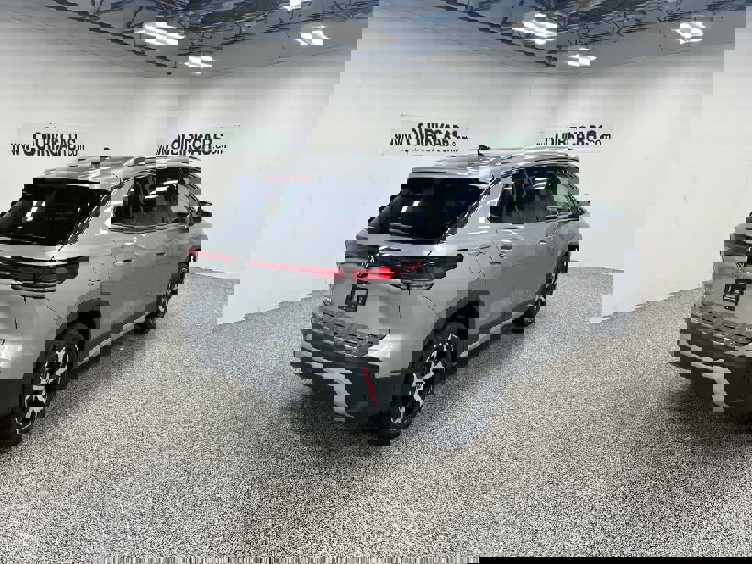 2025 Volkswagen Tiguan SE photo 4