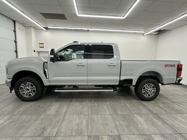 2026 Ford F-350 Lariat photo 2