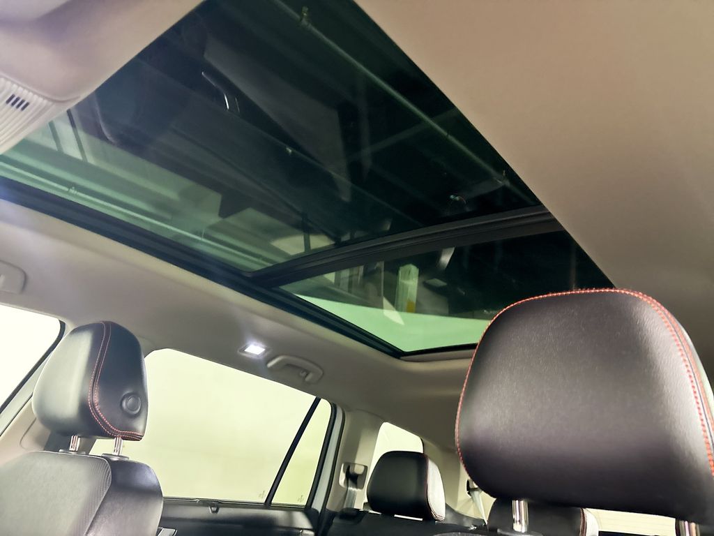 2024 Volkswagen Atlas Peak Edition SE Technology photo 18