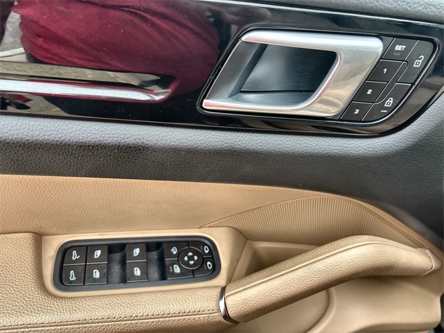 2022 Porsche Cayenne Base photo 14