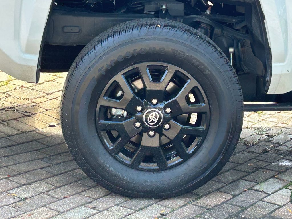 2024 Toyota Tacoma SR5 photo 4