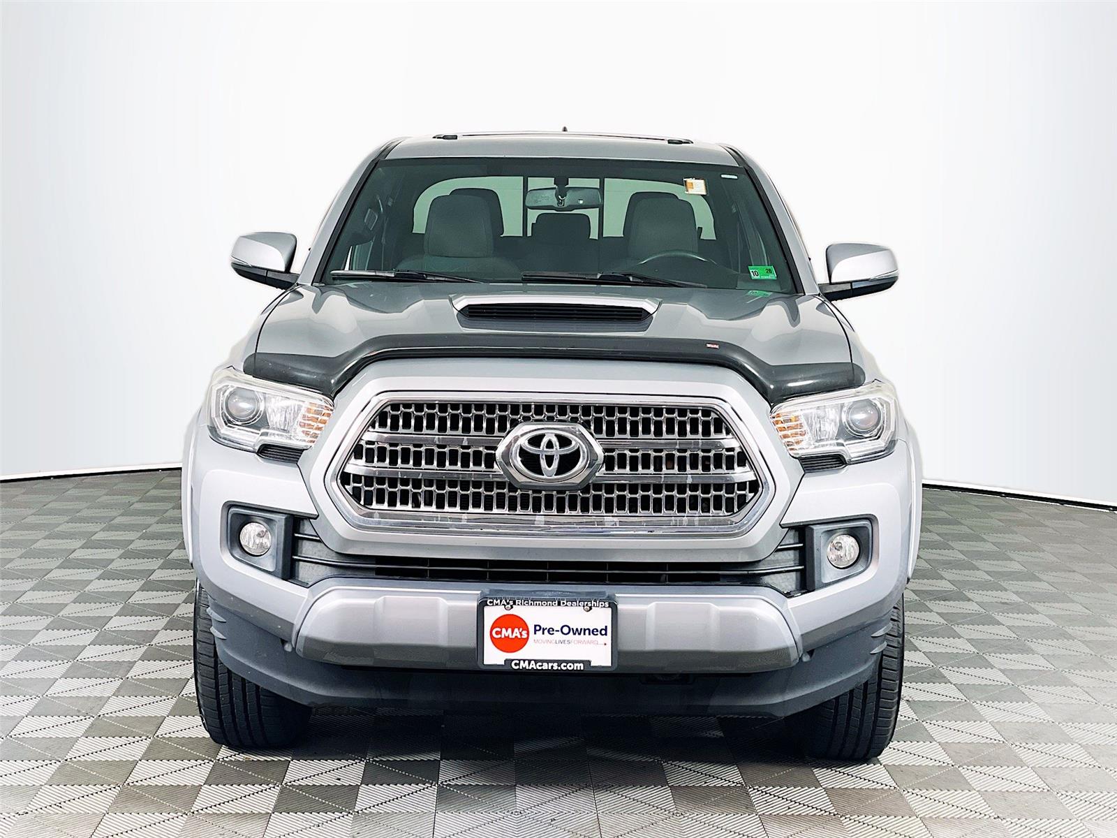 2017 Toyota Tacoma TRD Sport photo 2