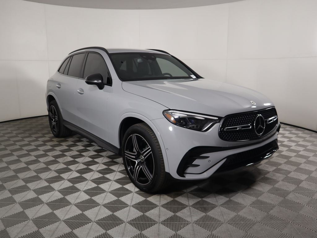 2025 Mercedes Benz GLC 300 photo 3