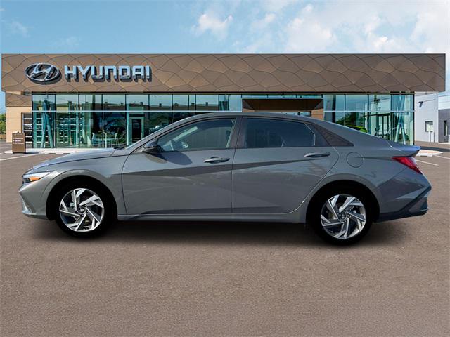 2025 Hyundai Elantra Hybrid SEL Sport photo 2