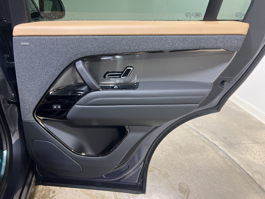 2025 Land Rover Range Rover Sport SE photo 23