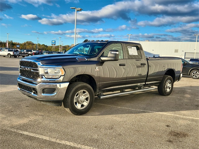 2024 Ram 3500 Tradesman photo 3