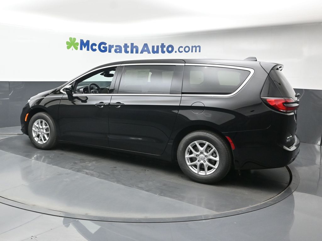 2026 Chrysler Pacifica photo 19