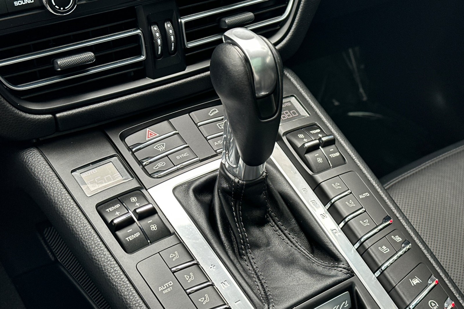 2020 Porsche Macan photo 28