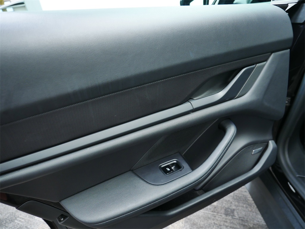 2021 Porsche Taycan Base photo 14