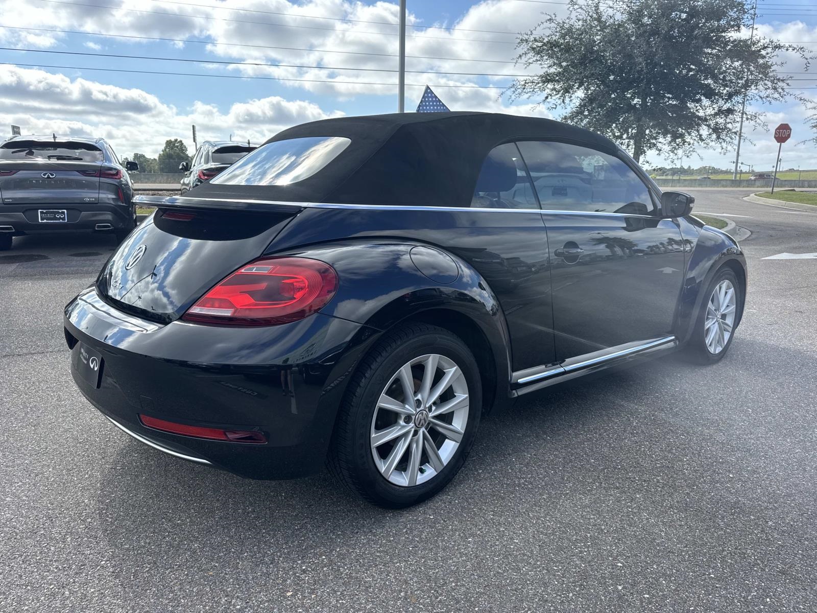 2019 Volkswagen Beetle Convertible SE photo 4