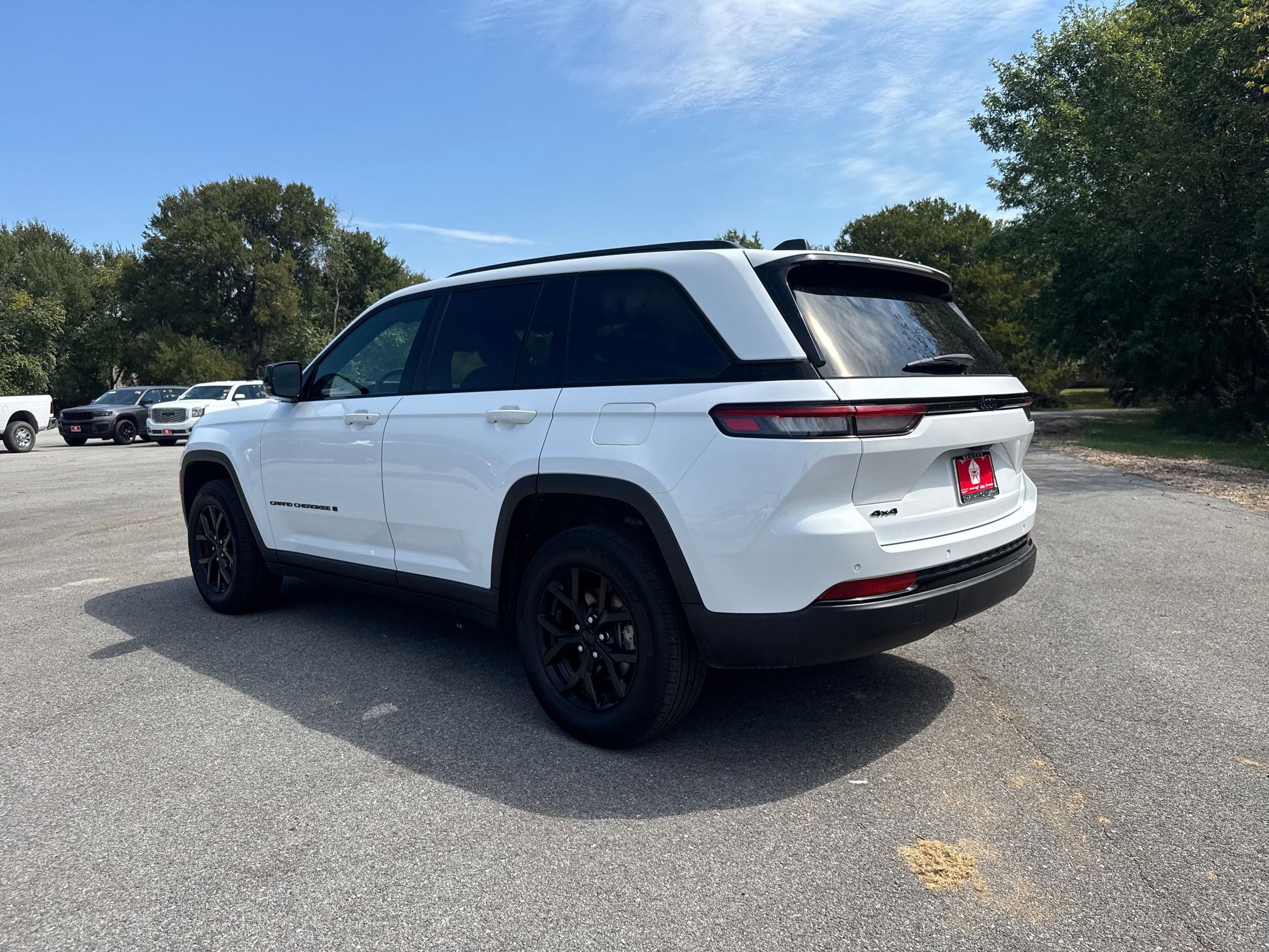 2024 Jeep Grand Cherokee Altitude photo 3