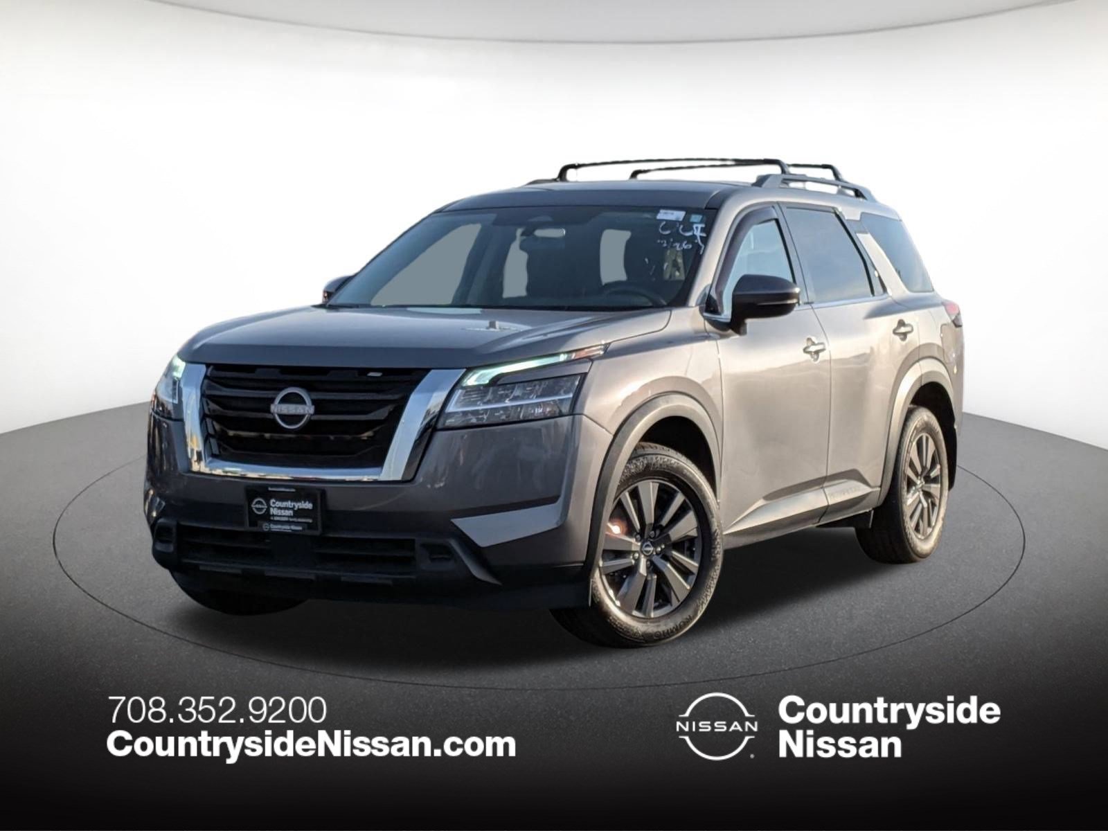 2022 Nissan Pathfinder SV's photo
