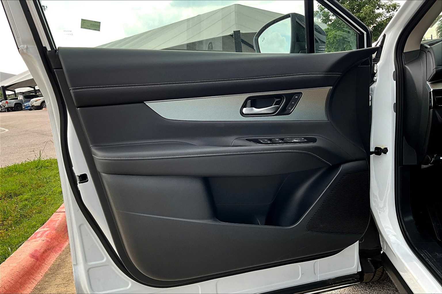 2025 Nissan Murano SL photo 12