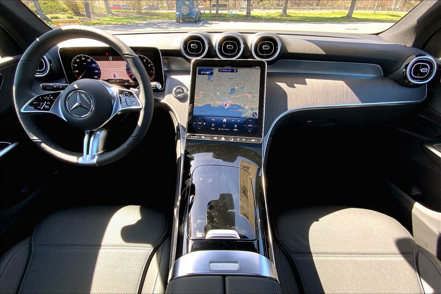 2025 Mercedes Benz GLC 300 4MATIC photo 5