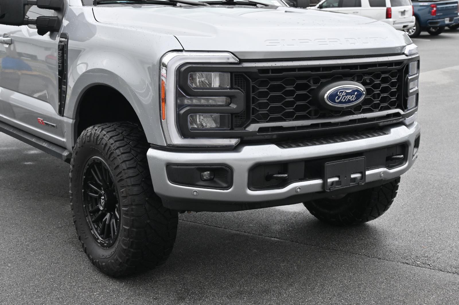 2023 Ford F-350 Lariat photo 9