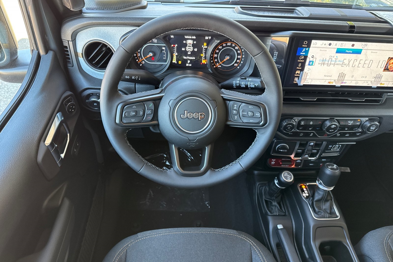 2025 Jeep Wrangler Willys photo 13