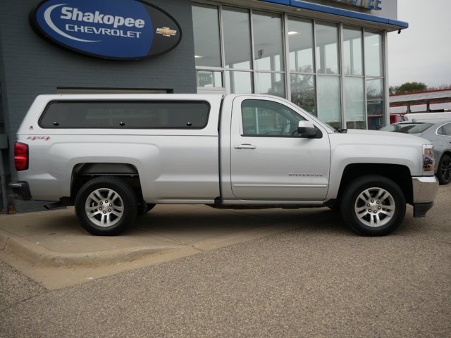 Used 2017 Chevrolet Silverado 1500 LT with VIN 1GCNKREC8HZ138450 for sale in Shakopee, Minnesota