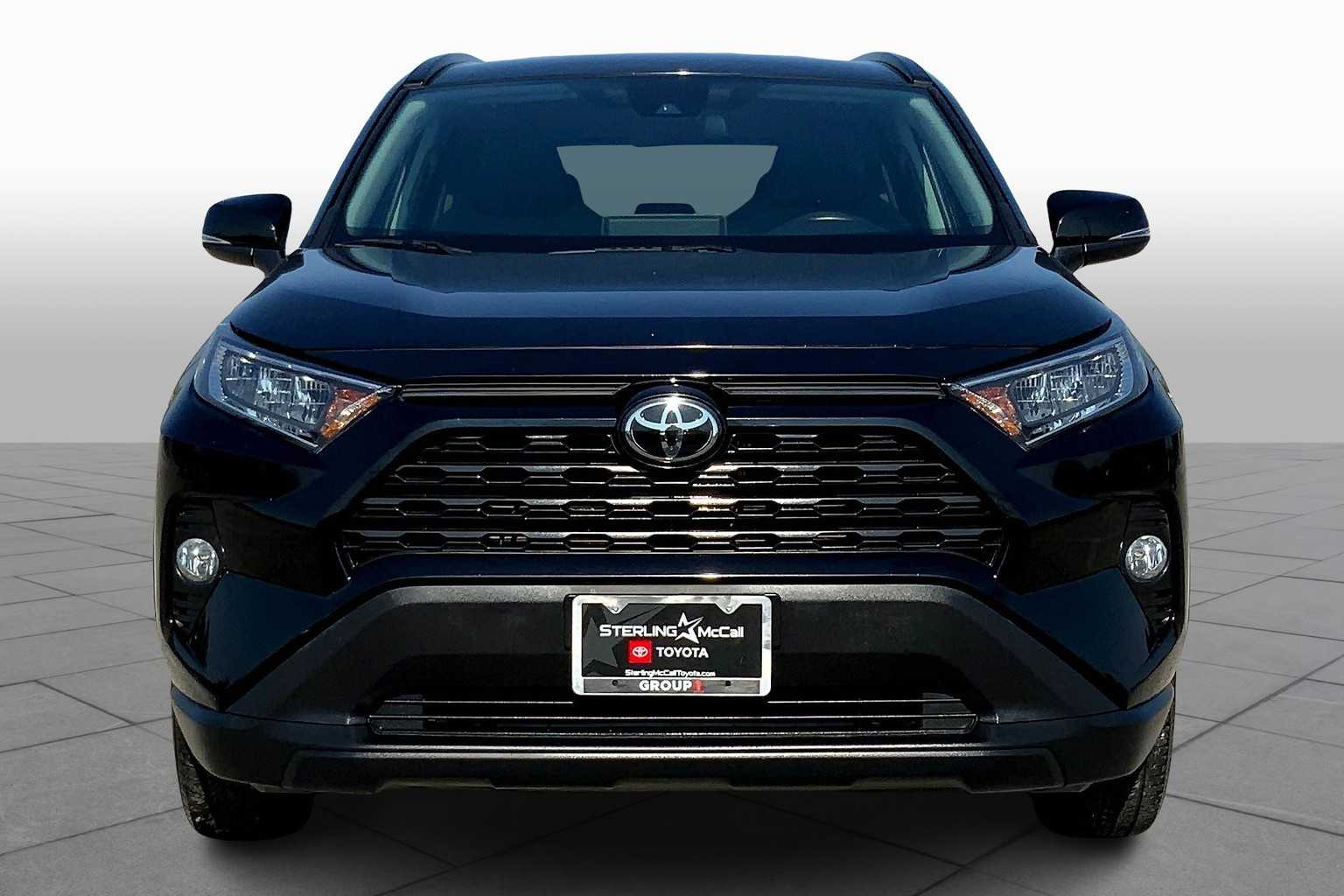 2021 Toyota RAV4 XLE photo 2