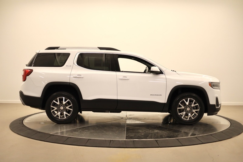 2023 Gmc Acadia SLE photo 2