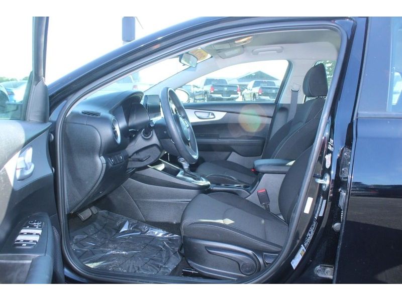 2024 Kia Forte LXS photo 7