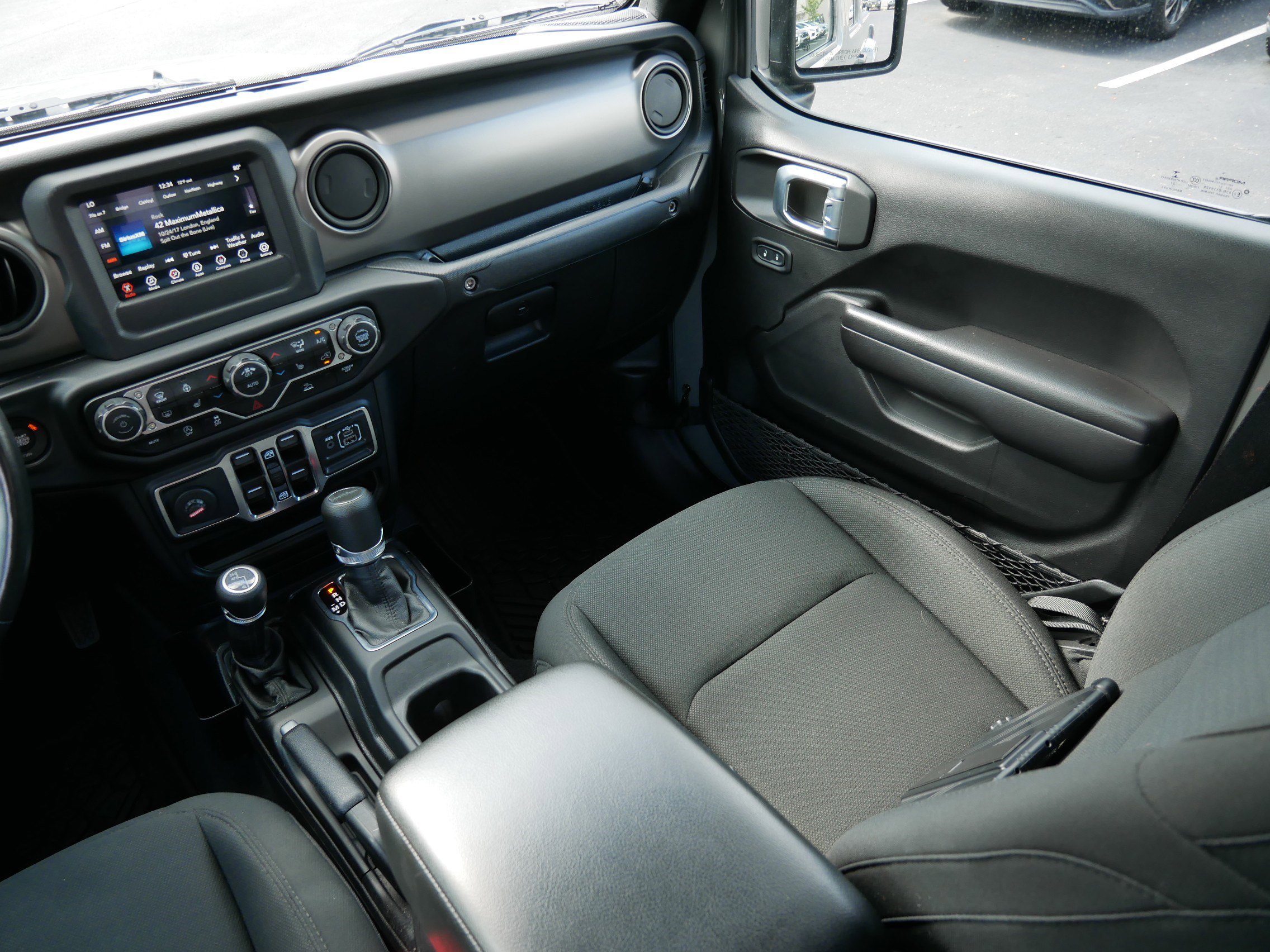 2021 Jeep Gladiator Willys photo 11