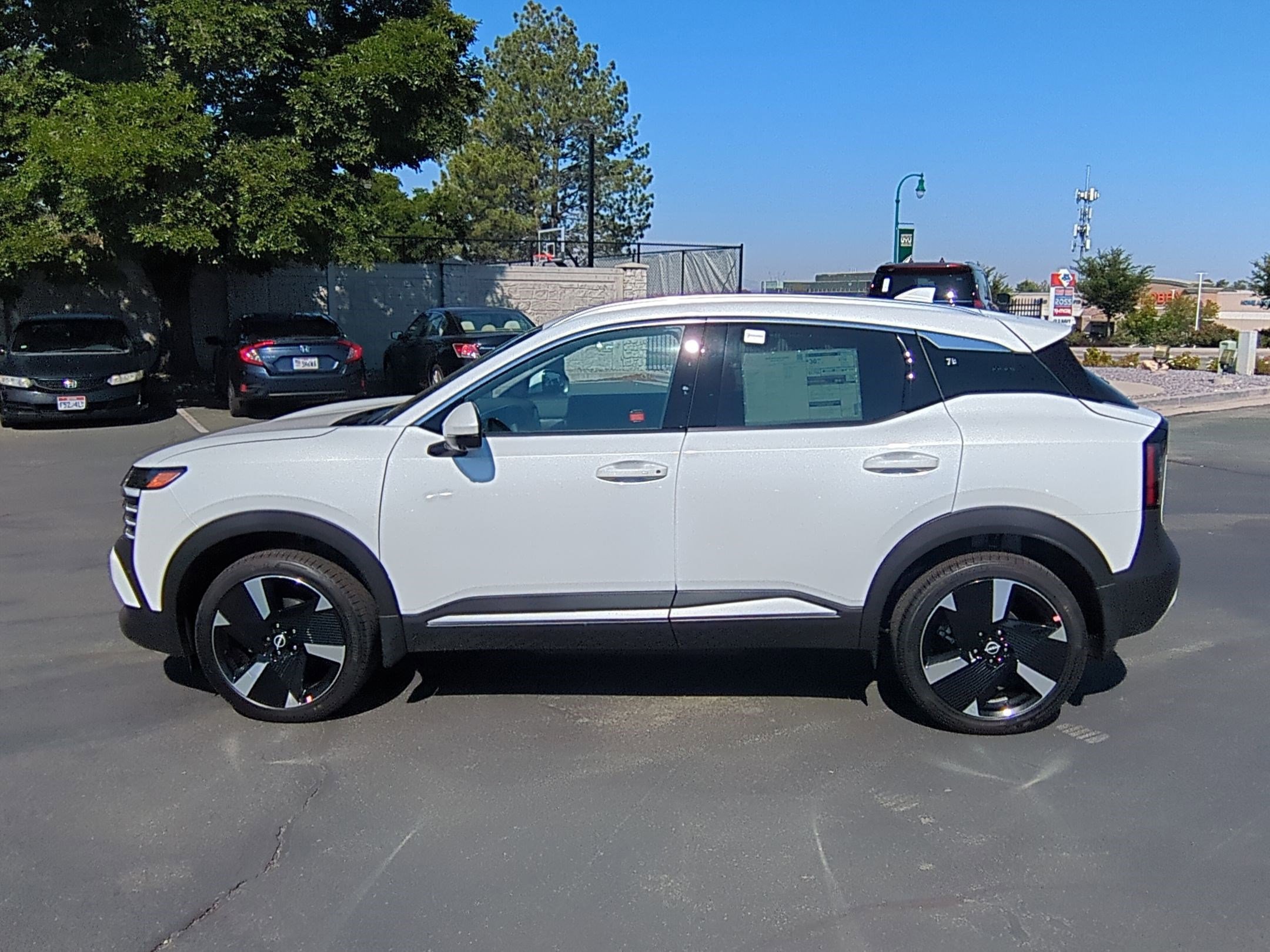2025 Nissan Kicks SR photo 6