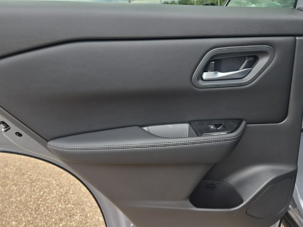 2026 Nissan Rogue SV photo 30