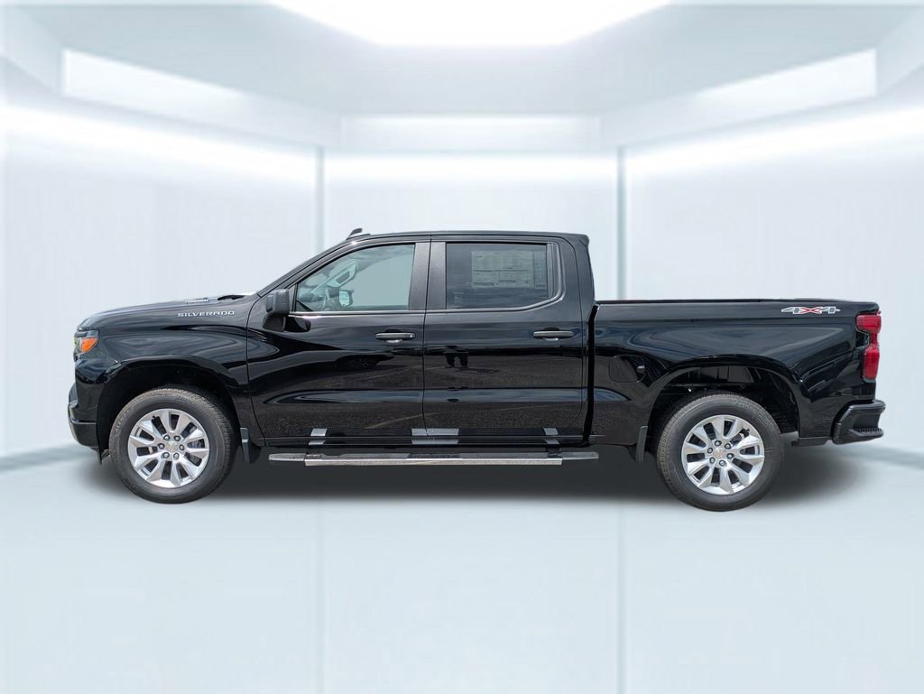 2025 Chevrolet Silverado 1500 Custom photo 2