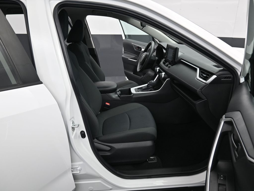2022 Toyota RAV4 LE photo 28