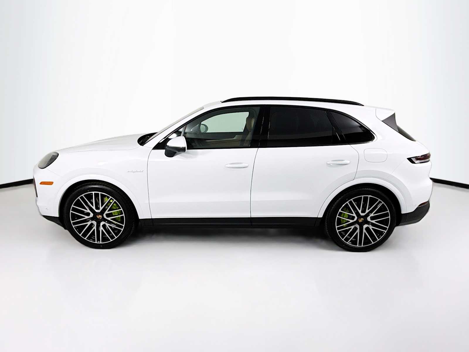 2026 Porsche Cayenne S E-Hybrid photo 2