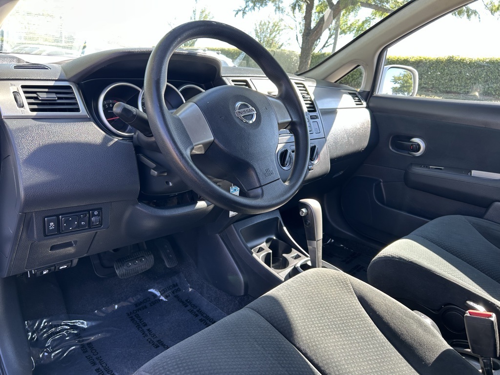 2012 Nissan Versa 1.8 S photo 11