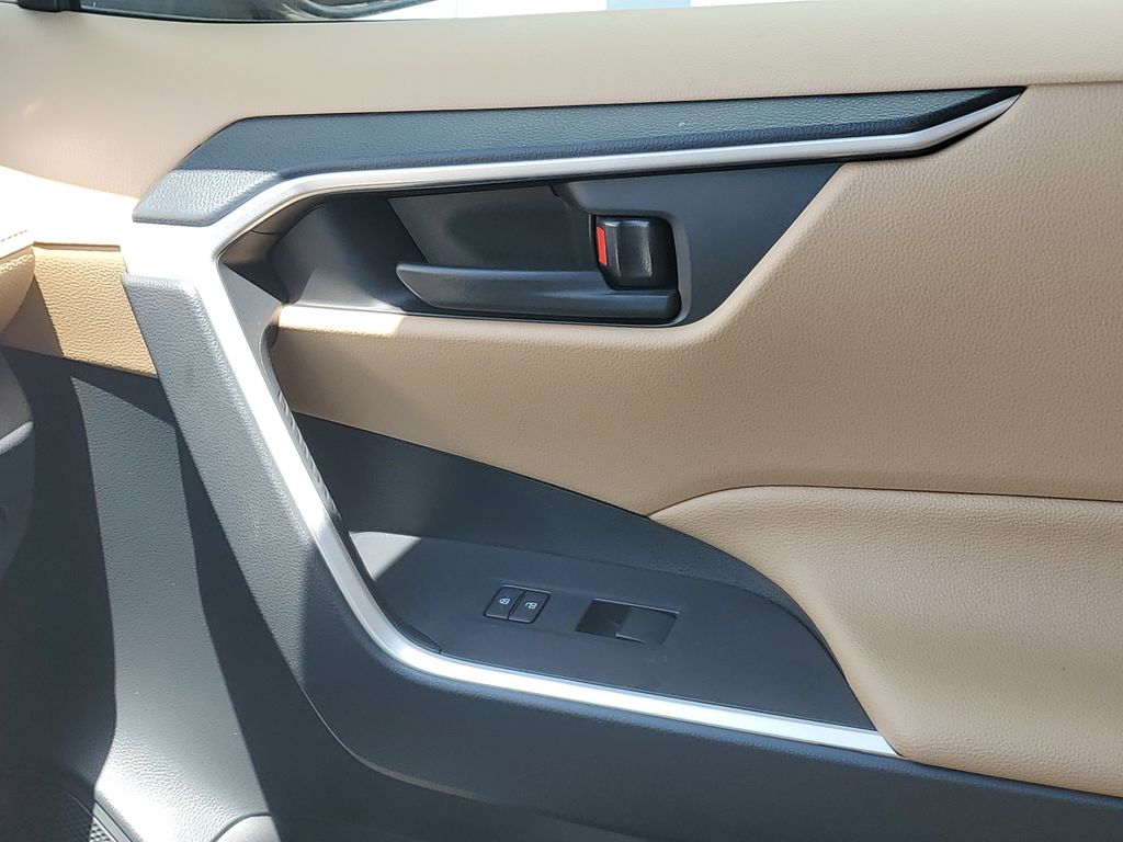 2025 Toyota RAV4 Hybrid LE photo 23