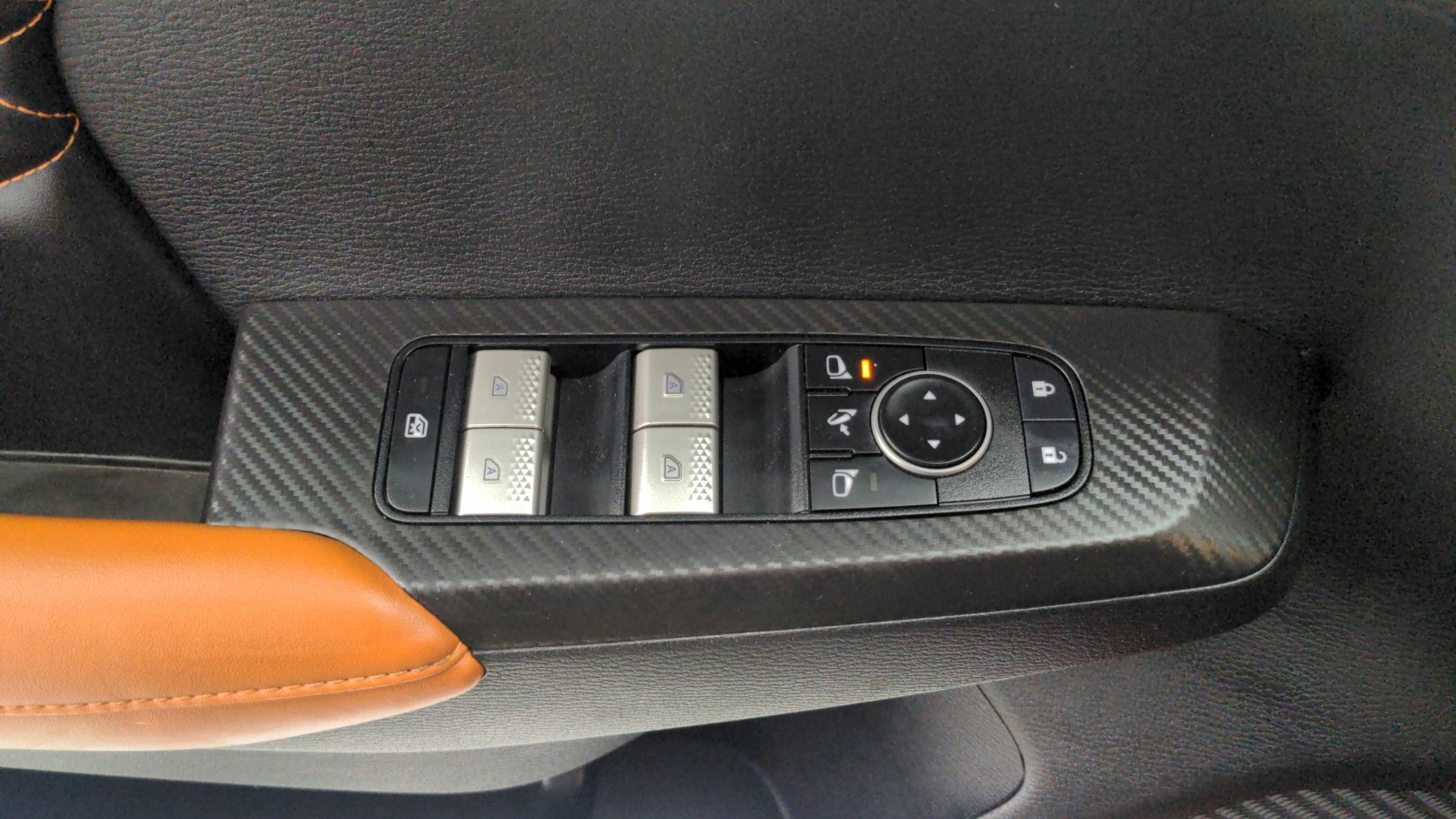 Used 2022  Mitsubishi SEL image 25