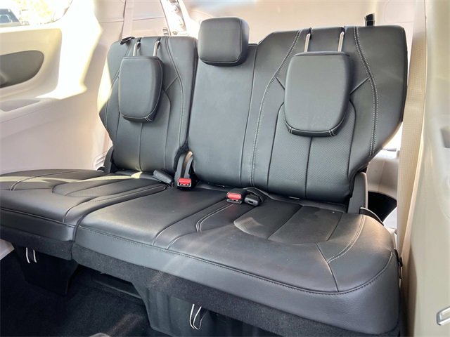 2022 Chrysler Pacifica Hybrid Touring L photo 12