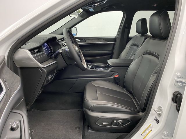 2025 Jeep Grand Cherokee Limited photo 4