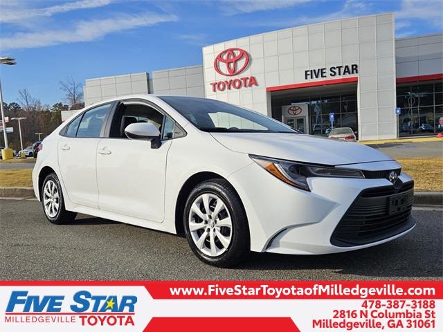 2024 Toyota Corolla LE's photo