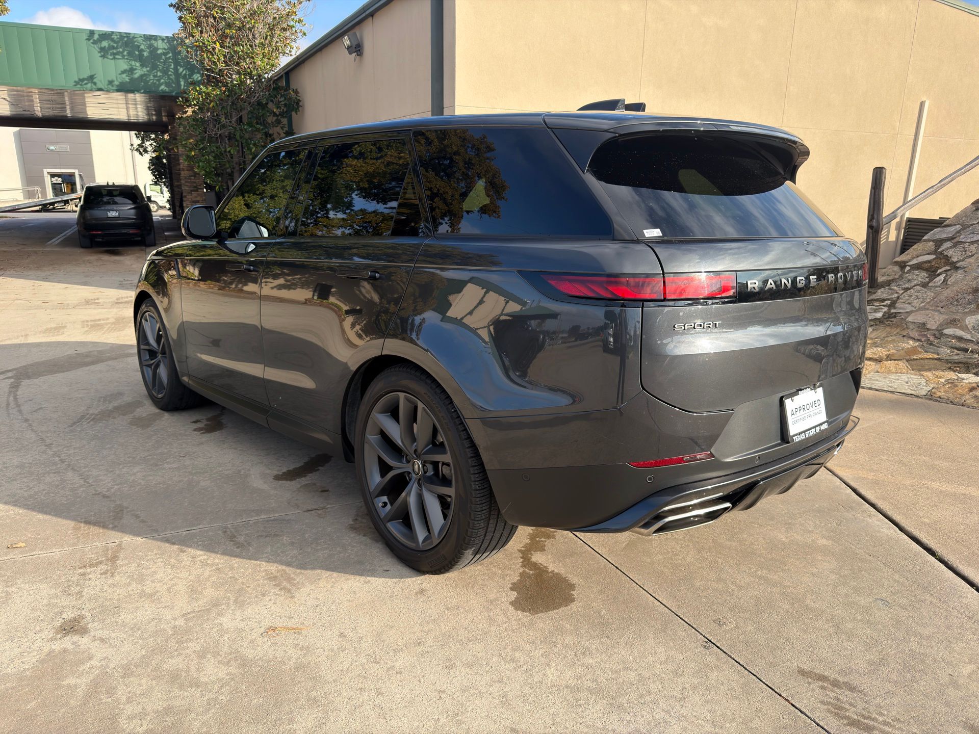 2024 Land Rover Range Rover Sport SE photo 3