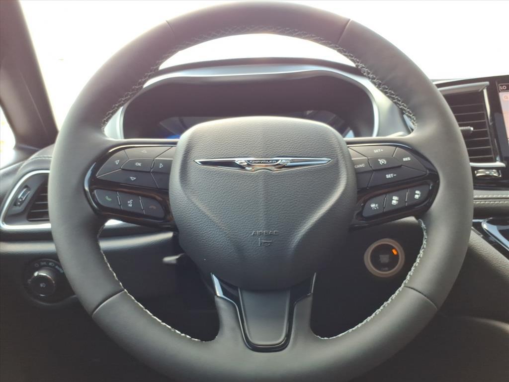 2026 Chrysler Pacifica Limited photo 14