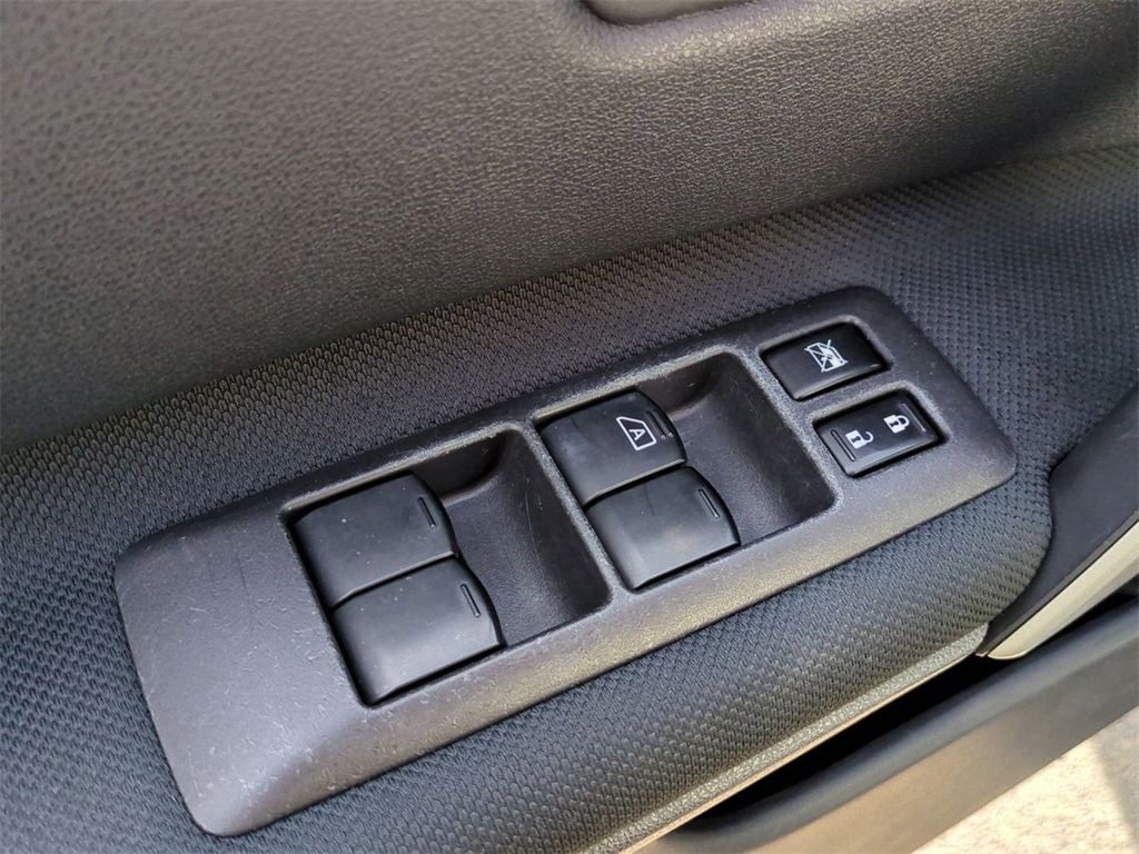 2014 Nissan Rogue Select S photo 12