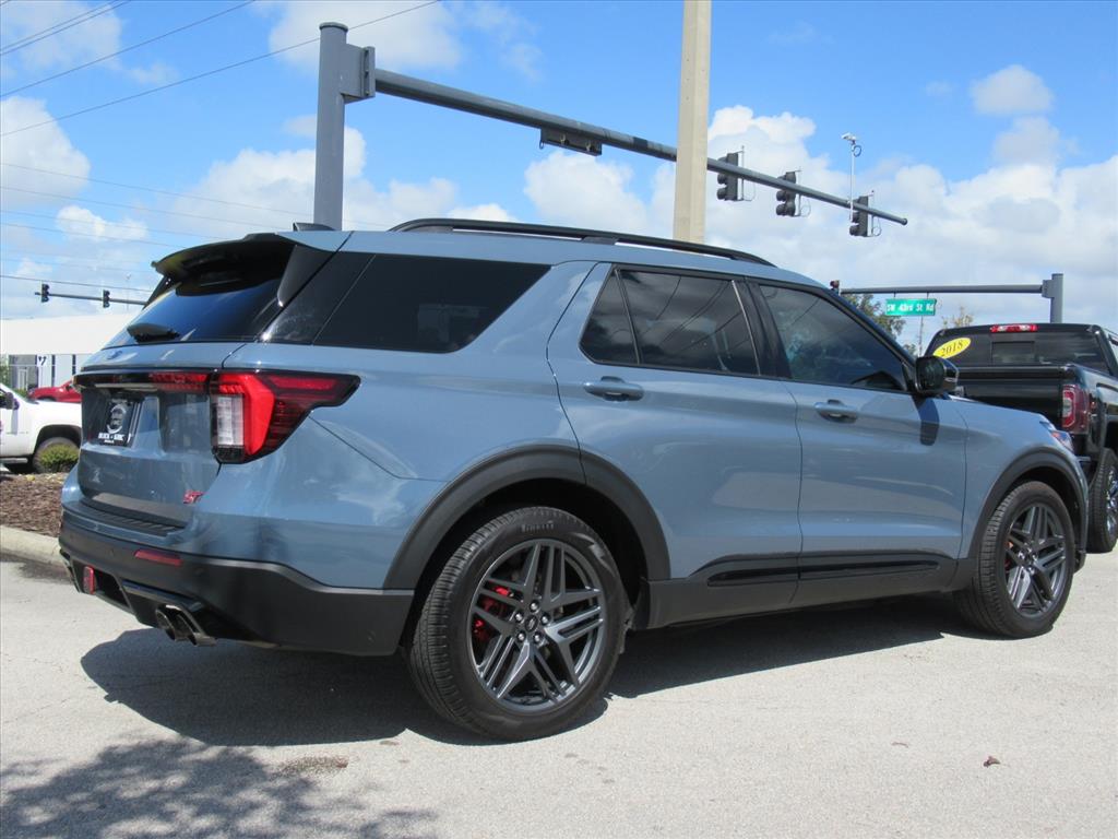 2025 Ford Explorer ST photo 6